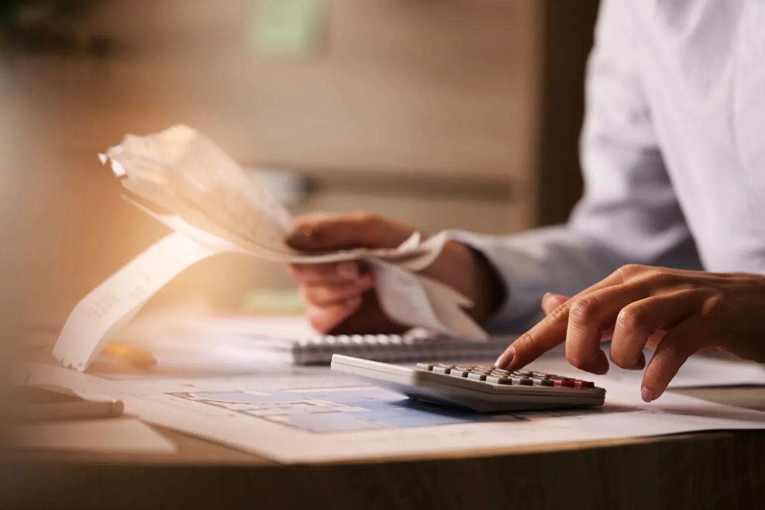 Calcul et gestion financière des frais d'obsèques avec calculatrice et factures